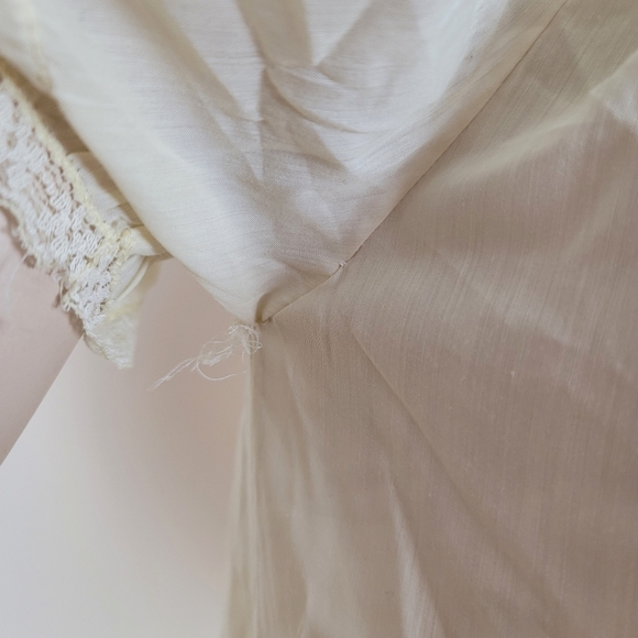 Vintage embroidered nightgown size small/medium - Picture 3 of 11